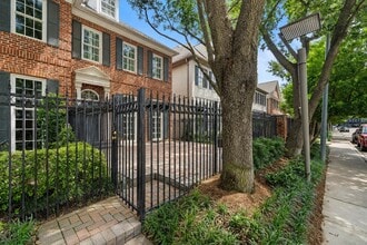 Building Photo - 5136 Chevy Chase Dr