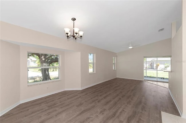 Building Photo - 1401 Hedgewood Cir