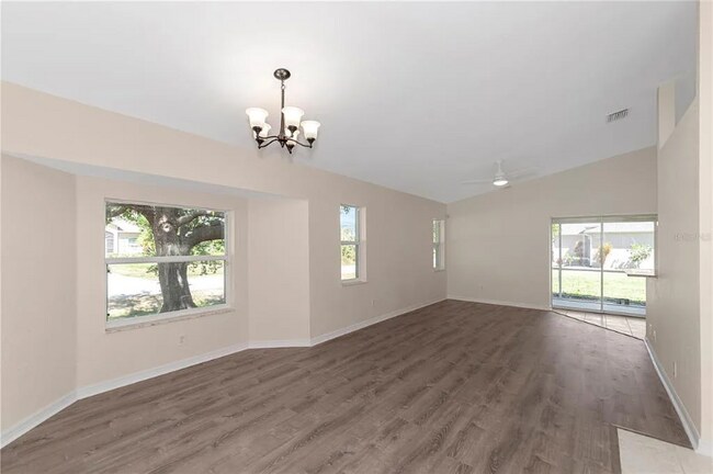 Foto del edificio - 1401 Hedgewood Cir