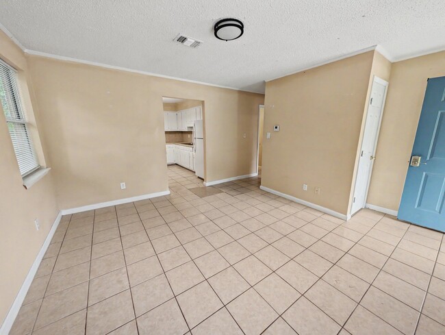 Building Photo - 1007 Winton Ave
