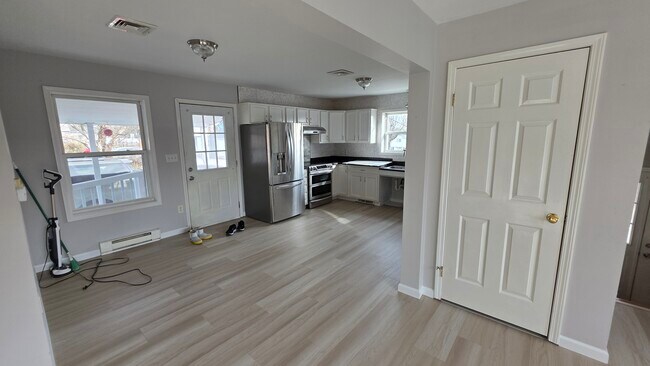 Building Photo - 500 Main St