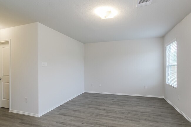 Foto del edificio - 325 Shelby Meadow Dr