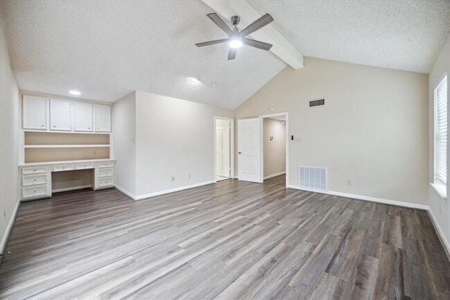 Building Photo - 2413 Potomac Dr