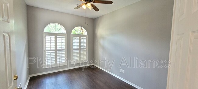 Building Photo - 7615 Lindenhurst Dr