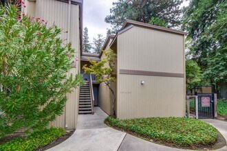 Building Photo - 505 Cypress Point Dr