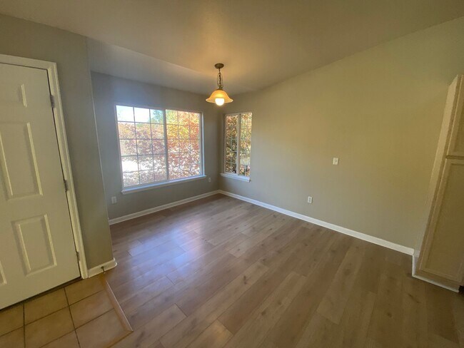 Foto del edificio - Nice 2 bedroom Condo right on the border o...