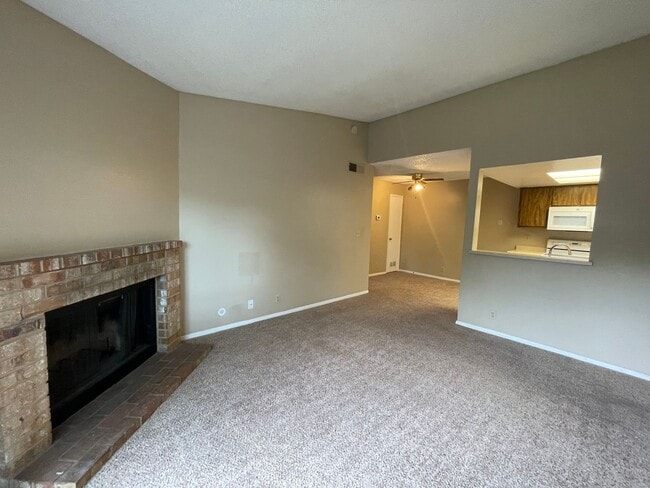 Foto del edificio - 1 Bedroom/ 1 Bathroom South Reno Condo