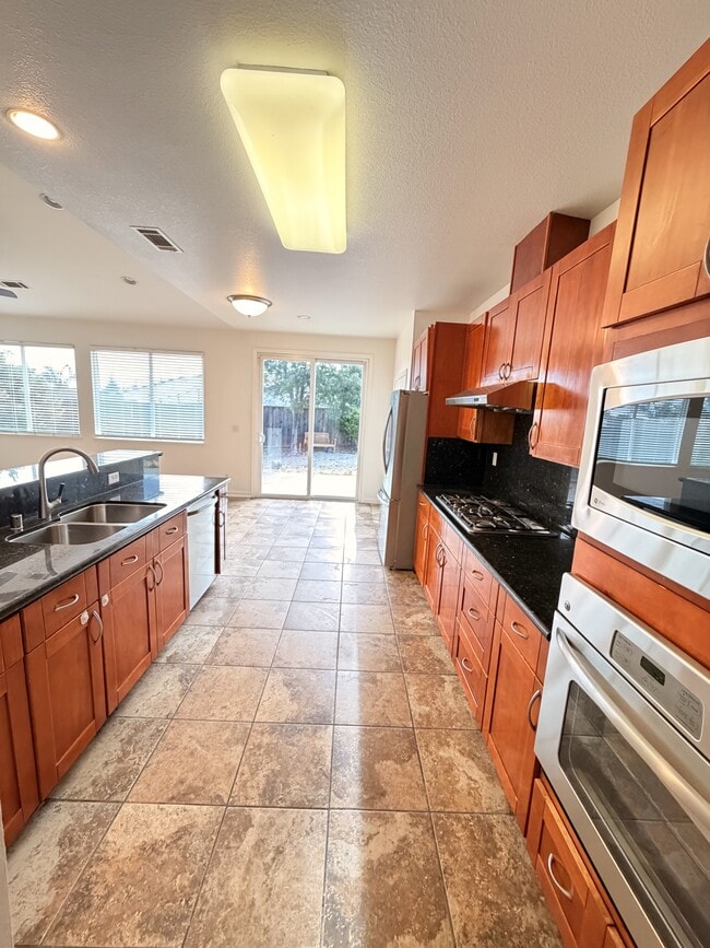 Building Photo - 1305 Brooktrail Dr