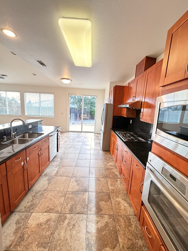Foto del edificio - 1305 Brooktrail Dr