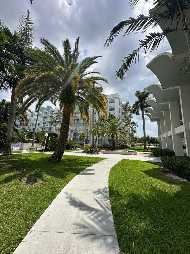 Foto del edificio - 486 NW 165th St