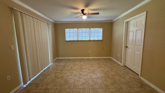 Building Photo - Welcome to Your Ground Floor 1 Bed, 1 Bath...