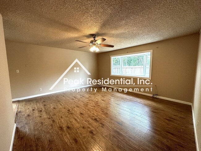 Foto del edificio - Charming Elk Grove 3bd/2ba House with 2 Ca...
