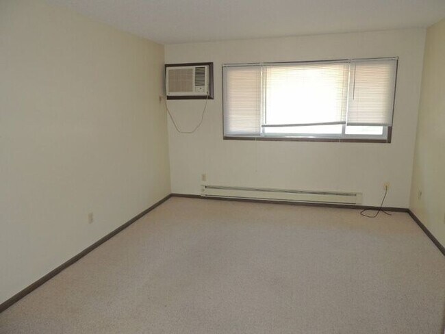Foto del edificio - $995 | 2 Bedroom, 1 Bathroom Apartment | Cat Friendly* | Available for August 1st, 2026 Move In!