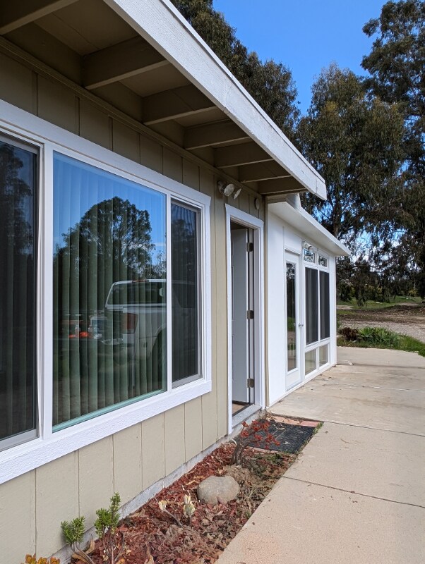 Foto del edificio - 955 Via Solana