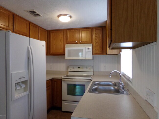 Building Photo - 232 Arora Blvd