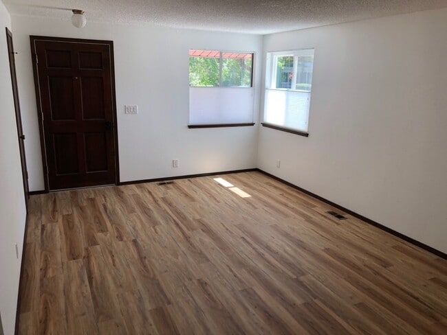 Building Photo - 1510 W Dewey St