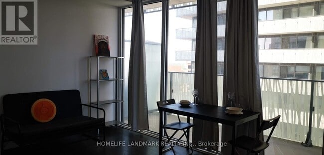 Photo du bâtiment - 42 Charles St E