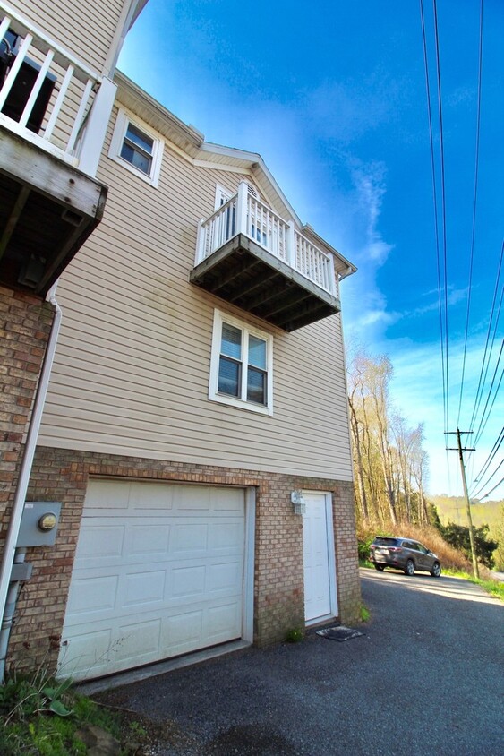 Primary Photo - 3 bed/2.5 bath Townhouse near Med Center a...