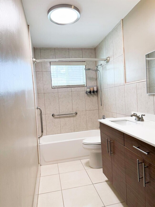 Building Photo - 19731 NW 4th Ave