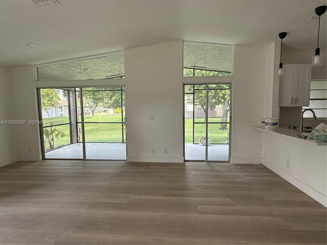 Building Photo - 15749 Woodgate Ct