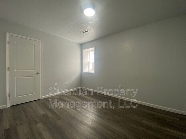 Foto del edificio - 123.5 N Main St