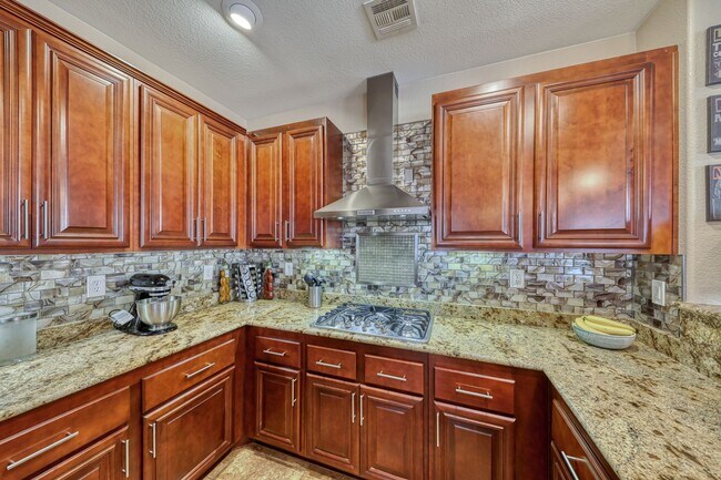 Building Photo - LOADED W/ UPGRADES! STUNNING 3BD/2.5BA NEAR SUMMERLIN!
