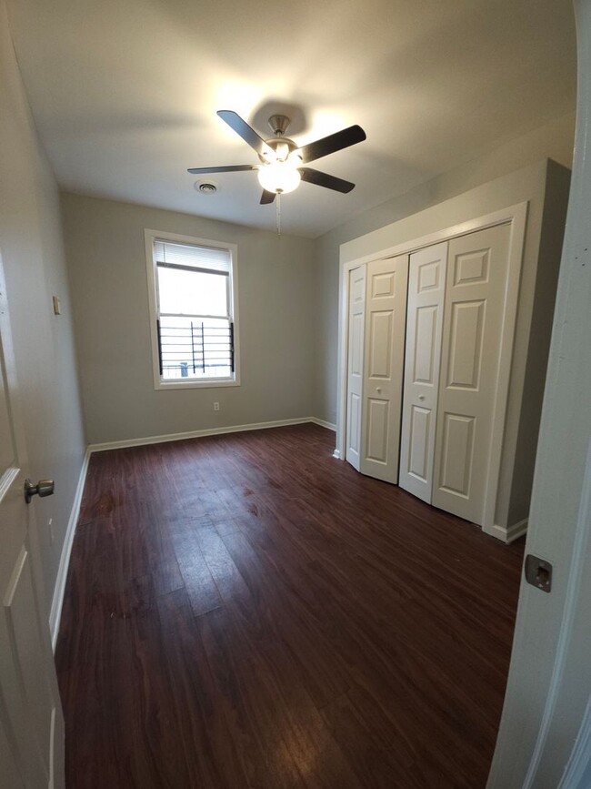 Building Photo - Great 2 Bedroom unit, with a Wonderful Man...