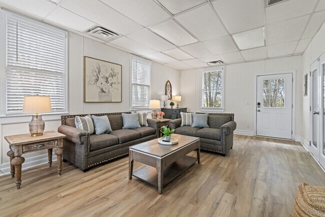 Foto del edificio - 50 River Oaks Dr SW