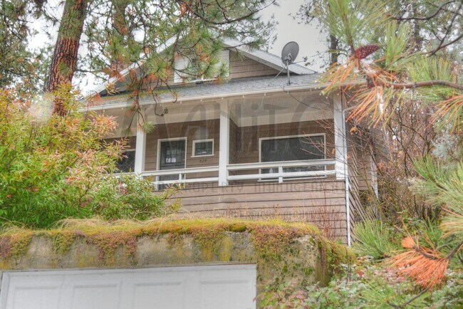 Building Photo - Historic Craftsman Home