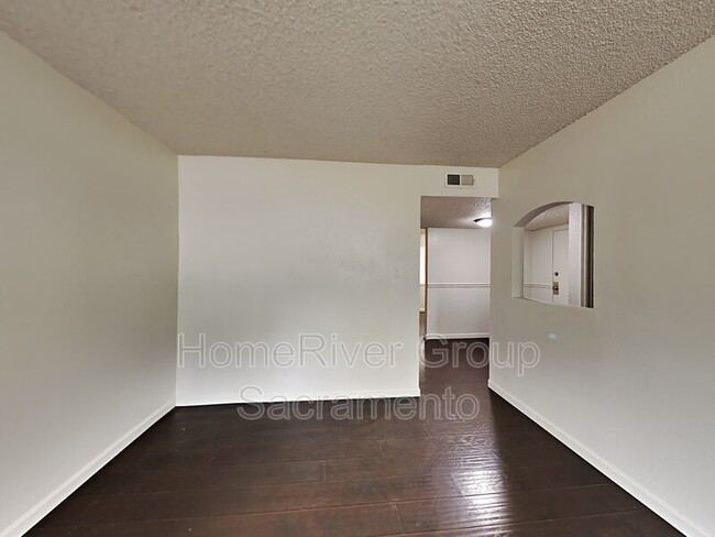 Building Photo - 716 Northfield Dr