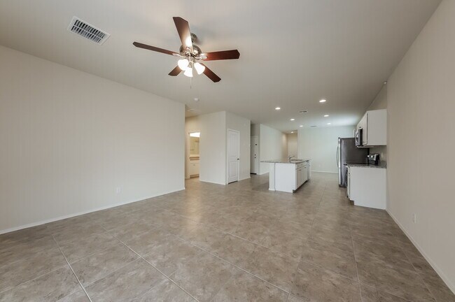 Foto del edificio - 7843 West Riverside Avenue