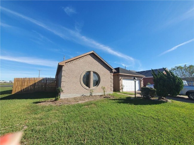 Building Photo - 4202 Adrianna Dr