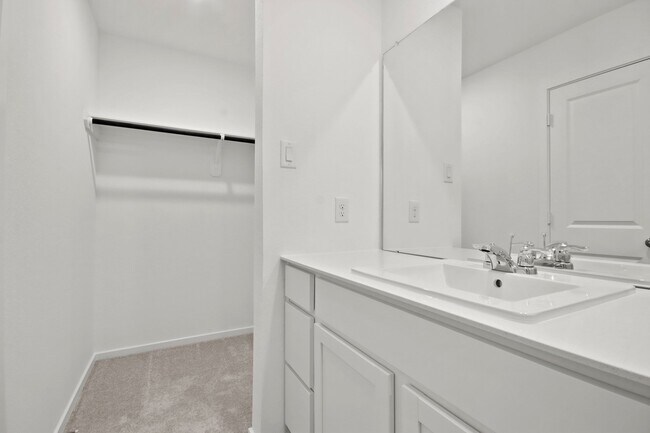Foto del edificio - 18262 Via Aurelia Dr
