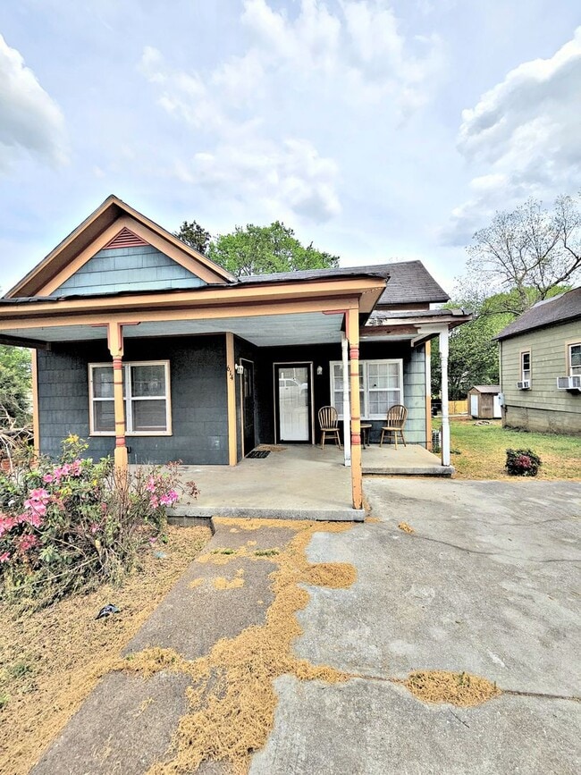 Foto del edificio - 614 3rd Ave SW