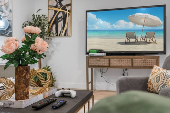 Building Photo - 5048 Bluff Pl