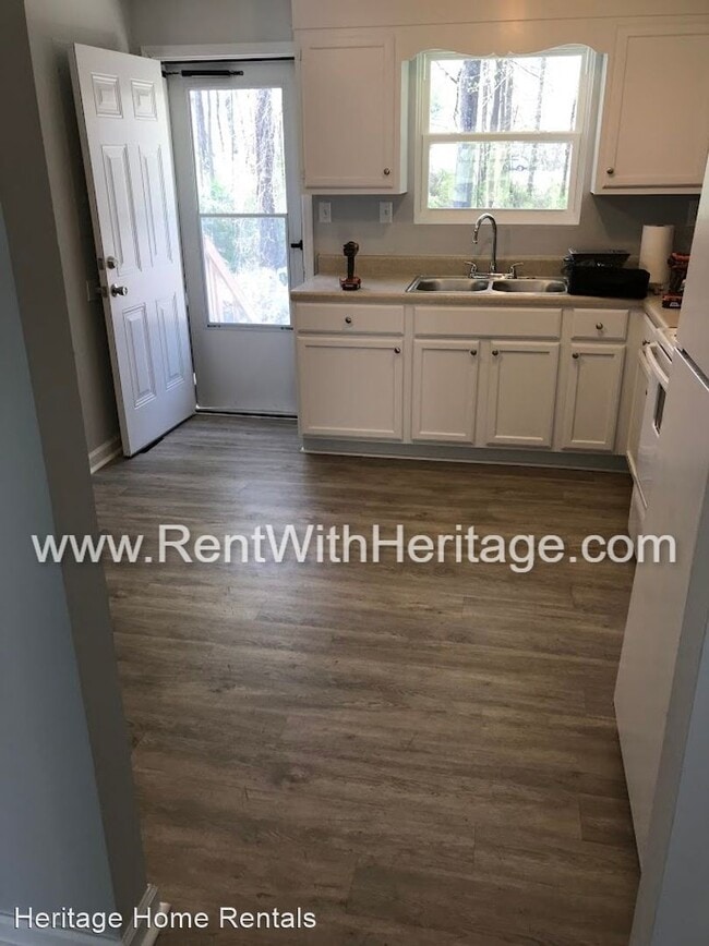 Building Photo - 2 br, 1.5 bath House - 1709 Nutmeg Street