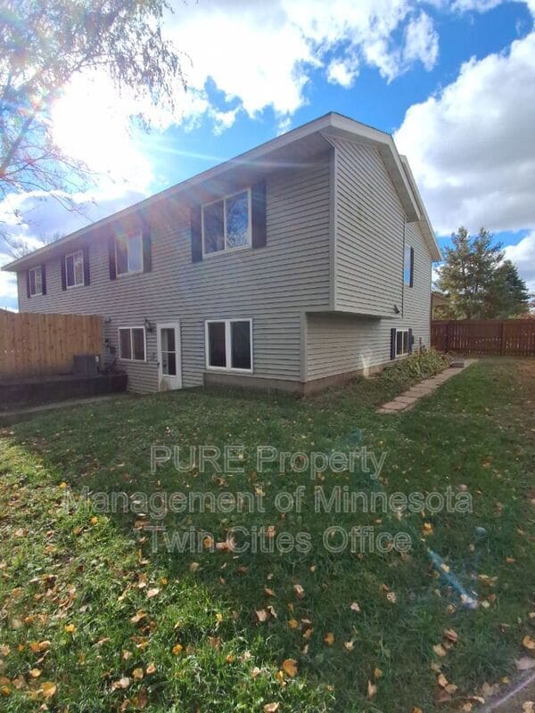 Building Photo - 531 Tiffany Dr
