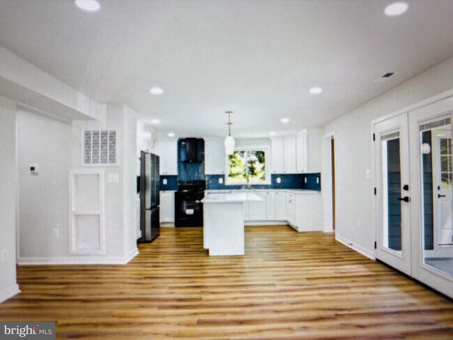 Foto del edificio - 15990 Charles Town Rd