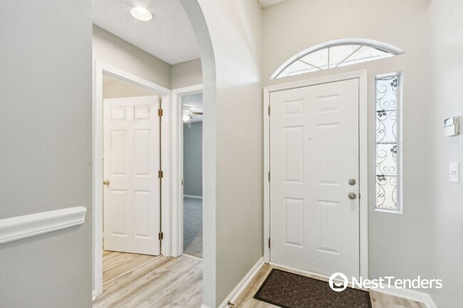 Building Photo - Freshly Painted with New Flooring in Boomi...