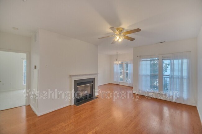 Building Photo - 4131 Fountainside Ln