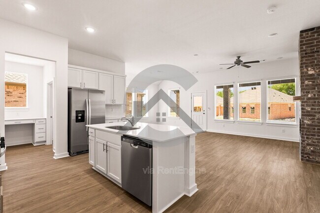 Foto del edificio - 623 Riley Ln