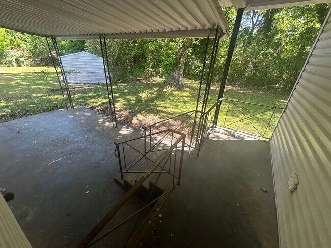 Foto del edificio - 3BR 2BA with large back yard on closed street.