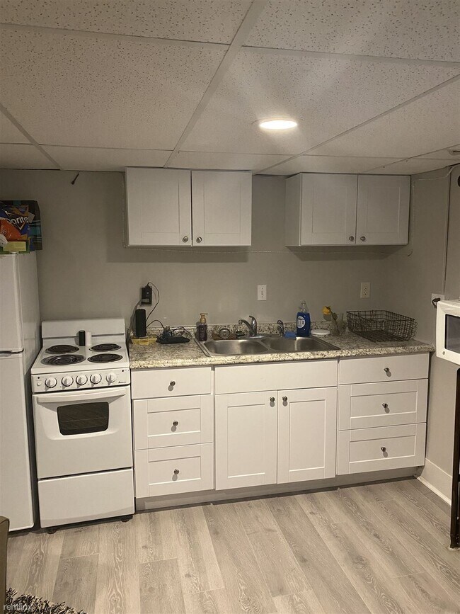 Building Photo - 1 br, 1 bath Apartment - 109 S Huron St Apt 4