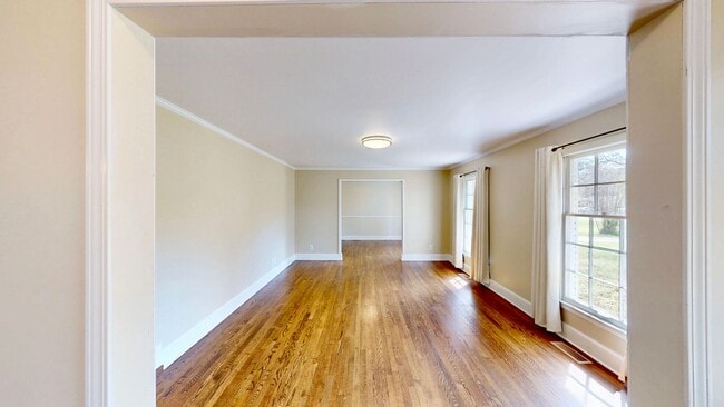 Foto del edificio - 6821 View Way Dr