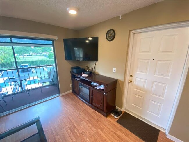 Building Photo - 821 Sky Pine Way