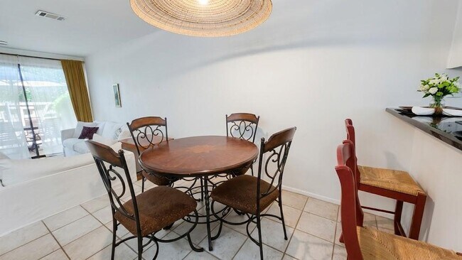 Foto del edificio - 7122 Wood Hollow Dr