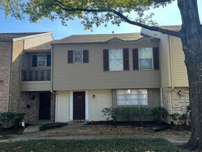 Building Photo - 12925 Trail Hollow Dr