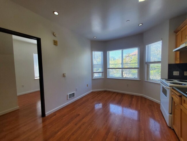 Building Photo - 805 Rutland-