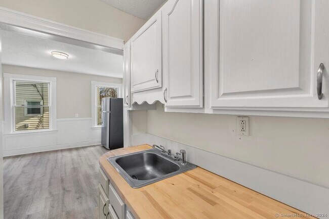 Building Photo - 49 Belden St