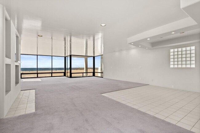 Dining area and living room - 6303 Ocean Front Walk